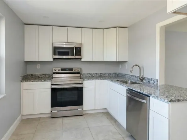 1828 Pine Valley Dr APT 112, Fort Myers, FL 33907