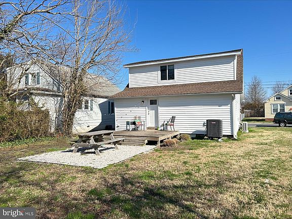 2nd image of 404 Phillips Ave