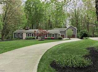 1 Deerfield Dr, Chagrin Falls, OH 44022
