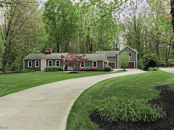 1 Deerfield Dr, Chagrin Falls, OH 44022