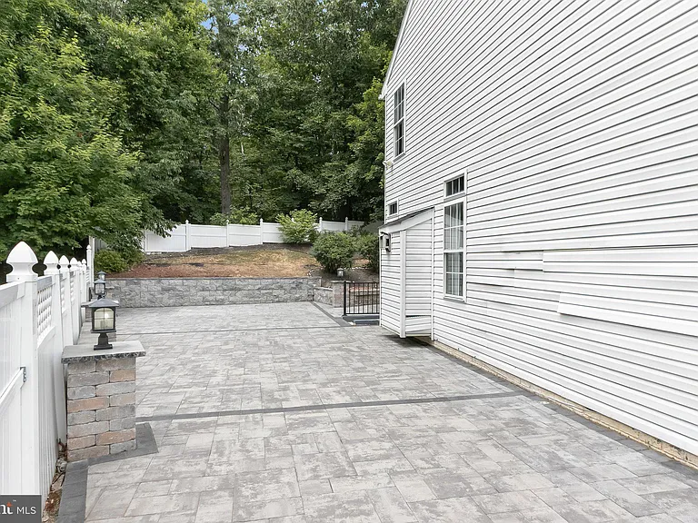 7202 Exbury Ct — Photo 62