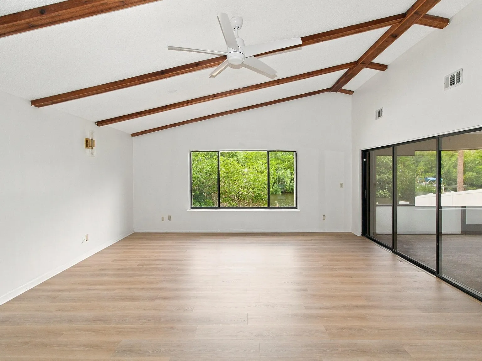 2 bed, 2.5 bath, 1962 sqft, $2,900 — Photo 4