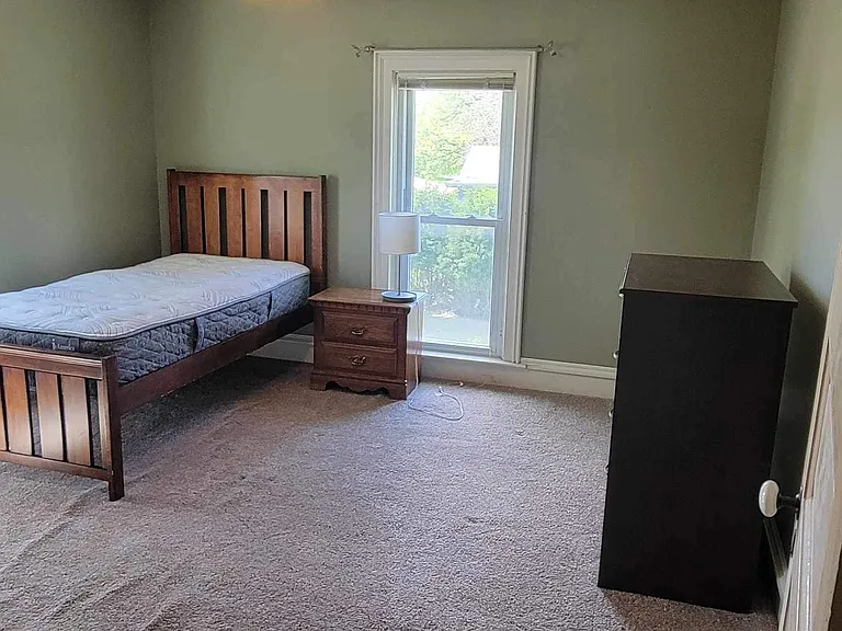 105 Lakeshore Dr NW #5 — Photo 3