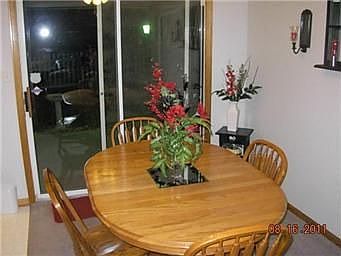 5th image of 1033 NE Queens Cir