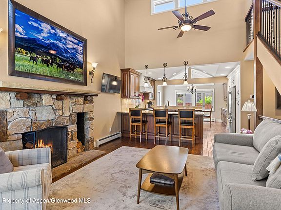 4th image of 1012 Lauren Ln