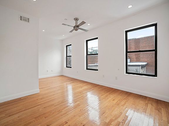 2nd image of 50 Putnam Ave