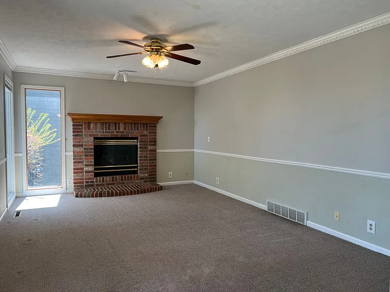 6623 S 162nd Ave — Photo 5