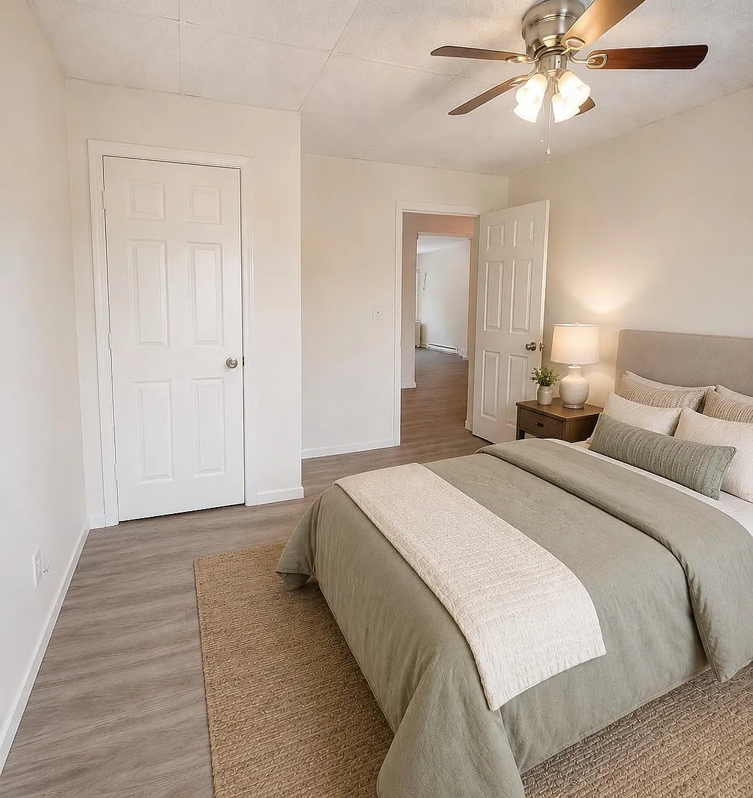 2 bed, 1.0 bath, 1100 sqft, $1,800 — Photo 2