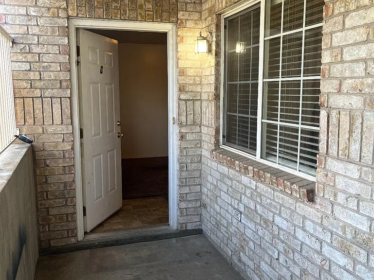 4933 S 300 W #C — Photo 2