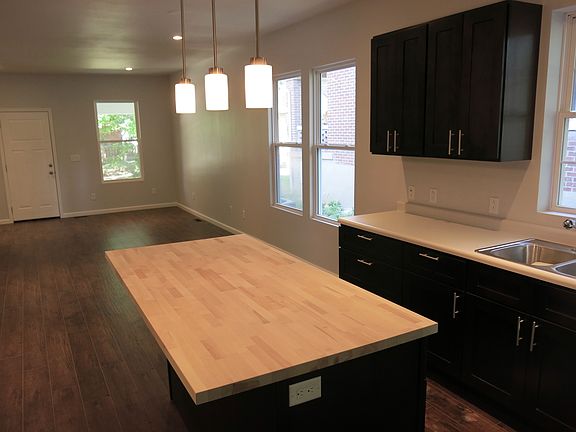 2nd image of 218 N Park Ave