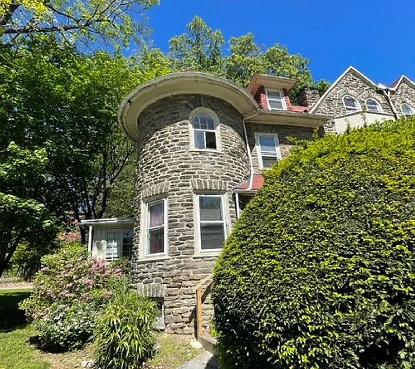 1st image of 6501 Lincoln Dr #209D