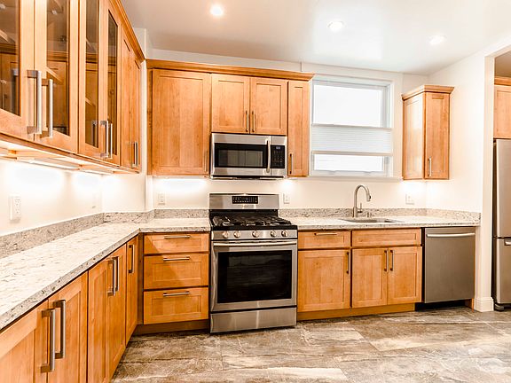 4th image of 2901 Buchanan St APT 4