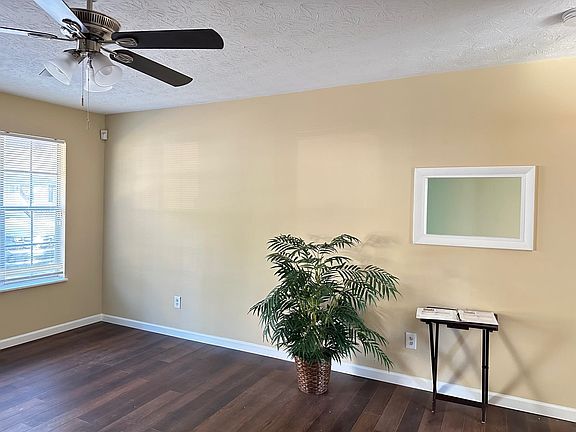 2nd image of 4616 Twin Oaks Dr