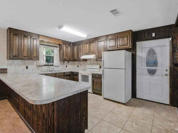 6274 Greenwood Dr, Milton, FL 32570