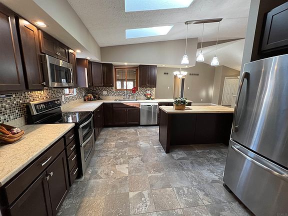 3rd image of 4811 N Shelburne Dr
