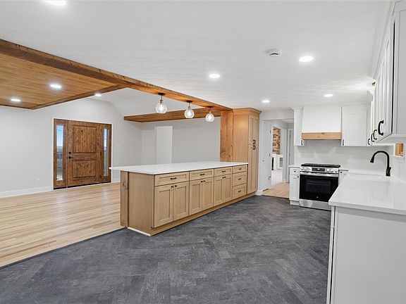 4th image of 223 Vaneal Rd S