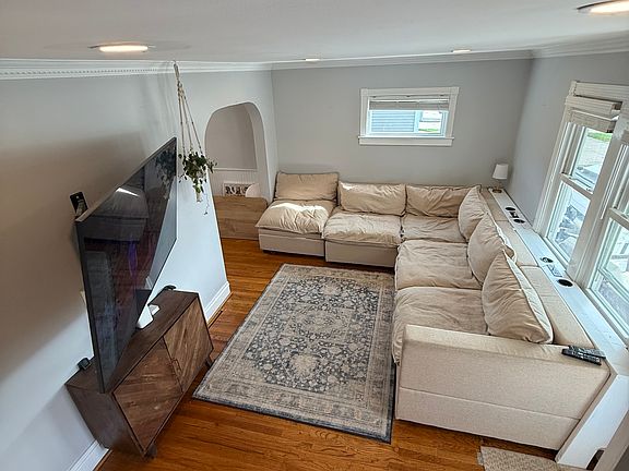 3rd image of 3578 Royal Ave