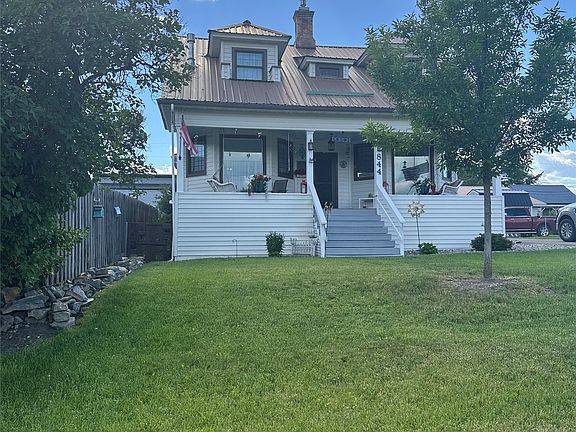 4th image of 844 8th Ave W