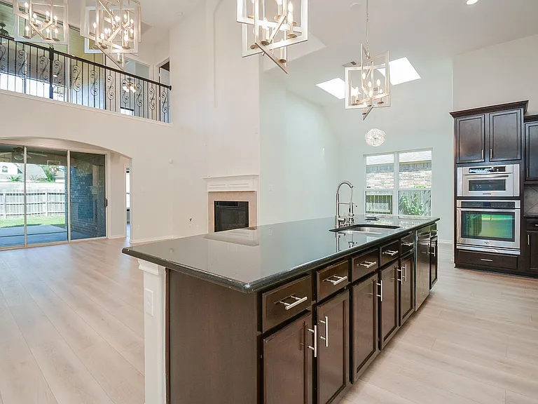 6403 Edinburgh Ct — Photo 10