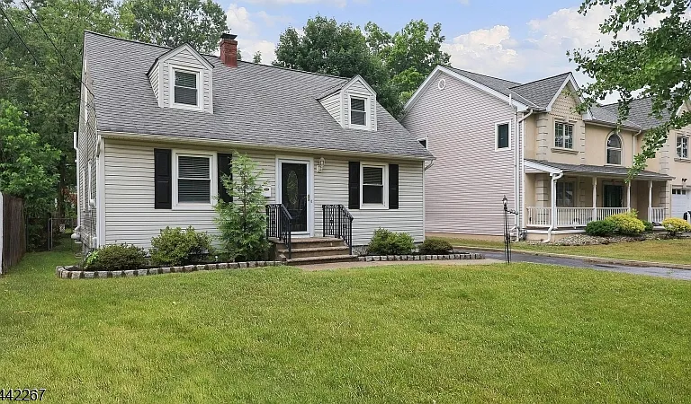 1751 Mountain Ave — Photo 2