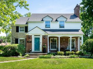 28090 Sunset Blvd W, Lathrup Village, MI 48076