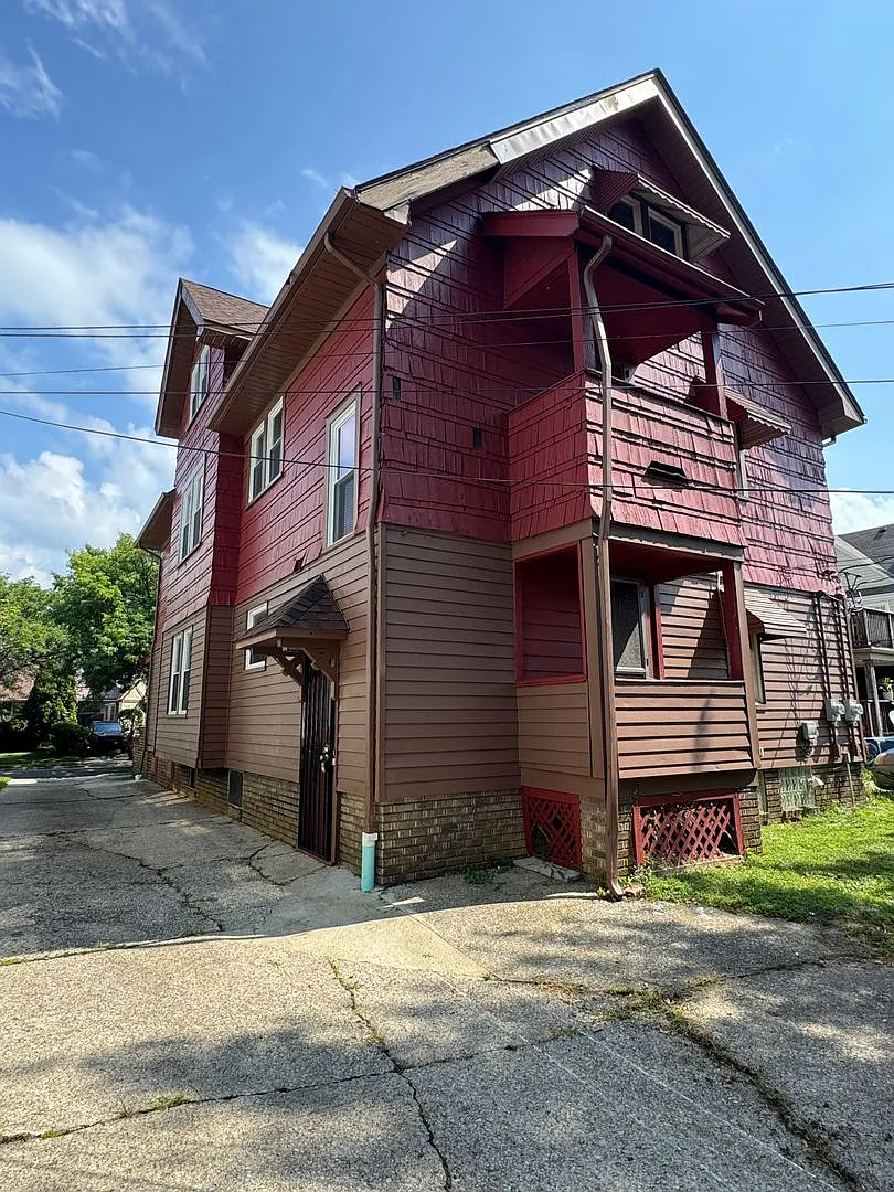17812 East Park Dr. — Photo 2