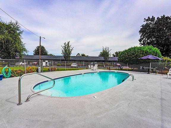 3rd image of 19725 River Rd #35