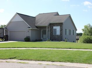 1072 Barnwood Dr, Wayland, MI 49348