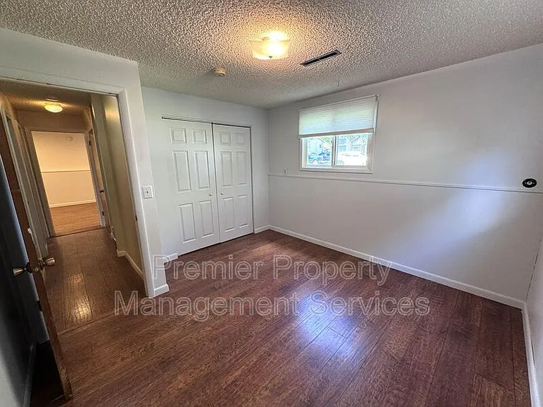 1940 Avenue C — Photo 11