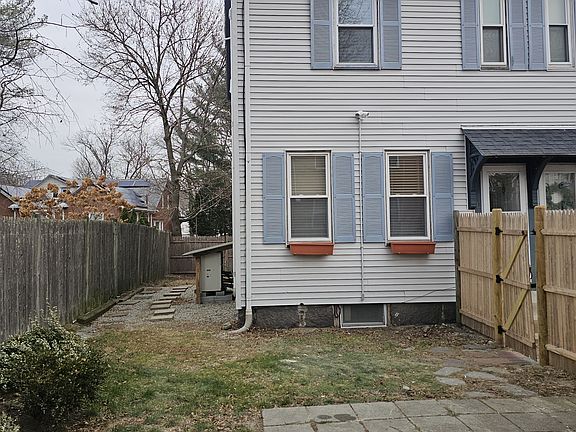 3rd image of 12 Hall Pl #12