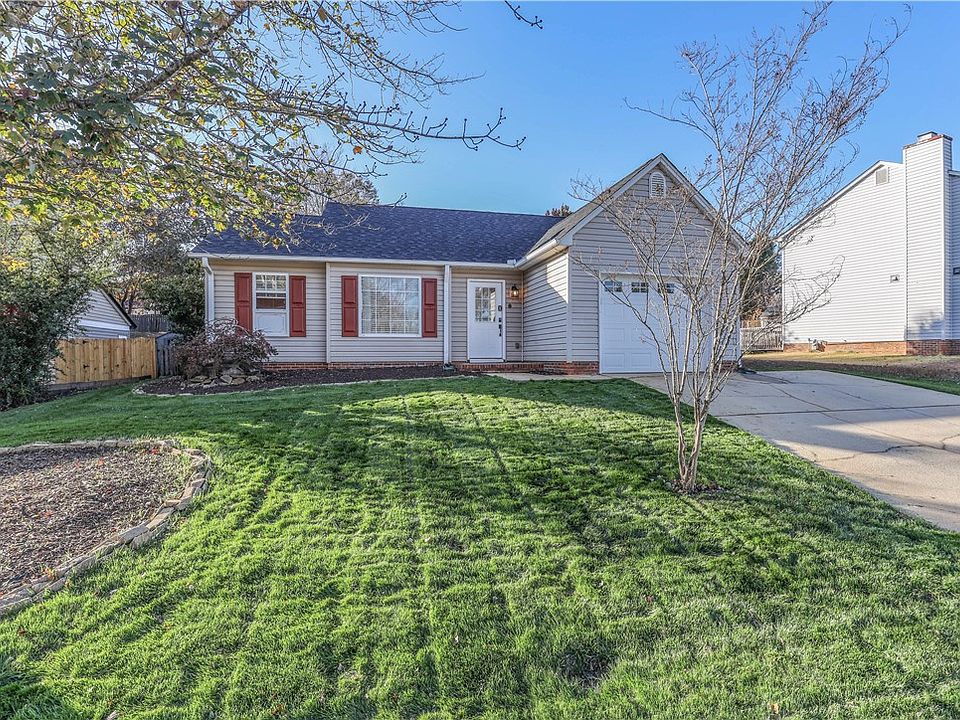 1st image of 4 Green Oak Dr