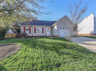 4 Green Oak Dr, Simpsonville, SC 29680