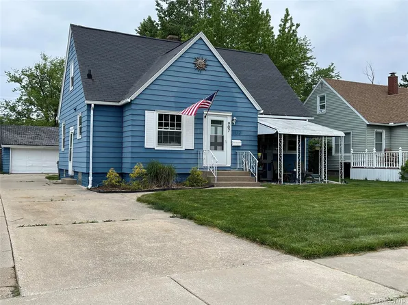 907 Napier Ave, Saint Joseph, MI 49085