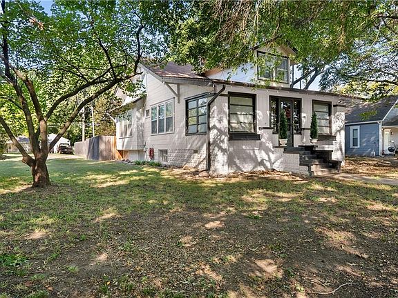 2nd image of 403 S 1st St