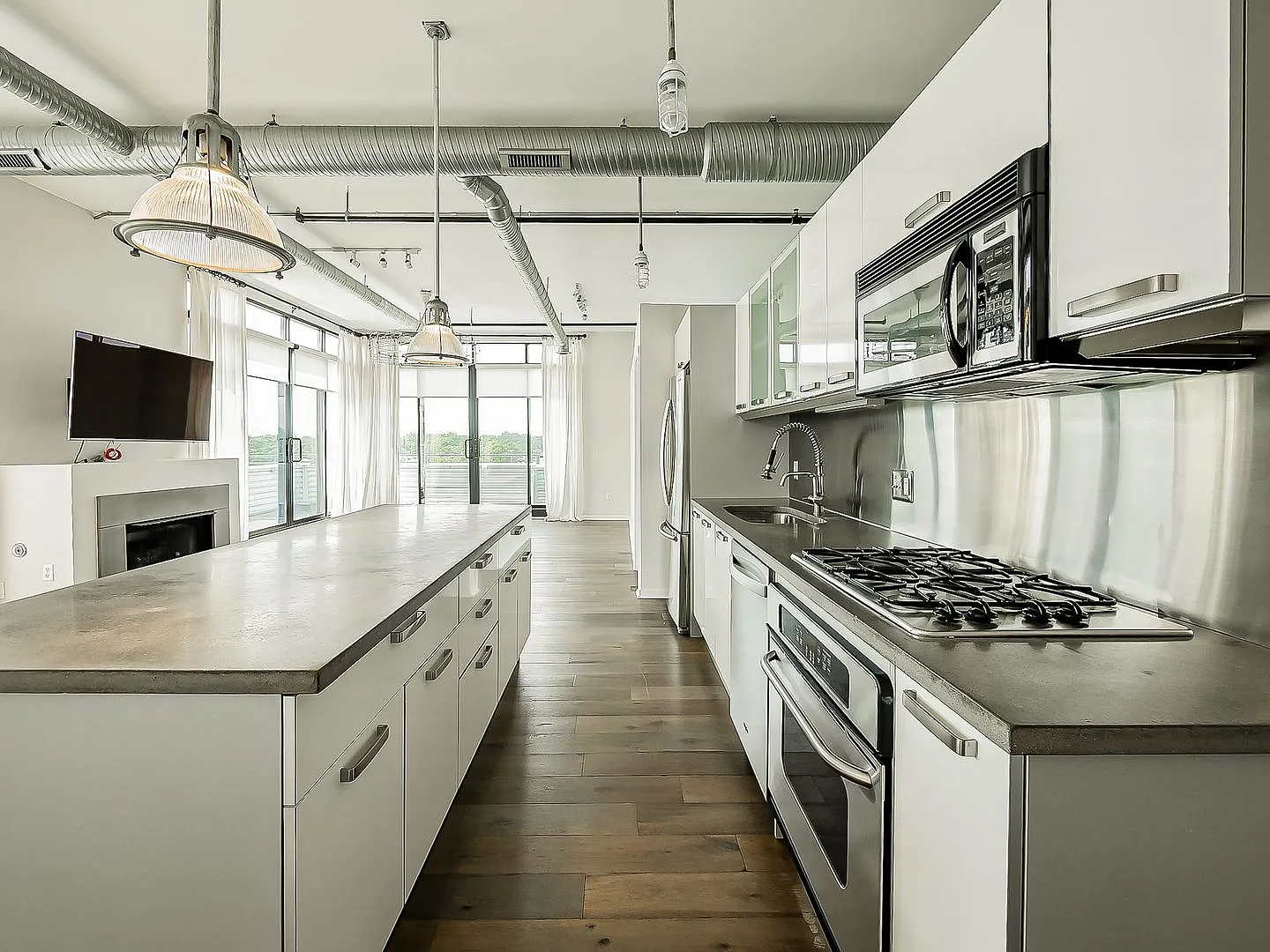Modern Downtown Royal Oak Living! — Photo 2