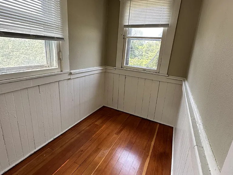 739 Broadway St — Photo 16