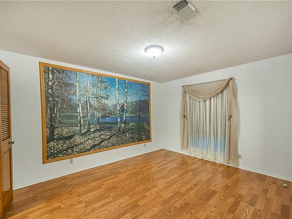 4th image of 6912 Trail Lake Dr