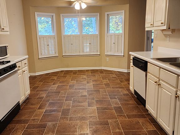 3rd image of 540 N Oakland Cir