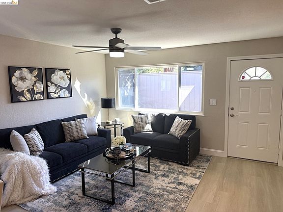 3rd image of 2501 Hampton Ln