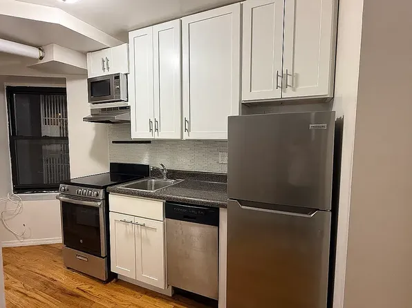 221 E 32nd St #Be, New York, NY 10016