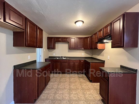 3rd image of 4946 Newton Dr