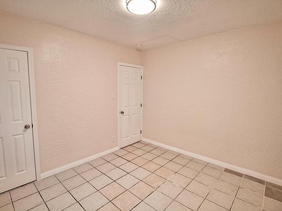 4th image of 2730 Willow Pl #A