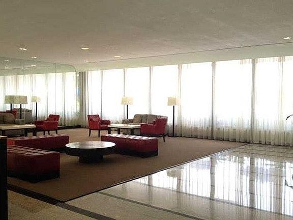 MiMo Style Lobby
