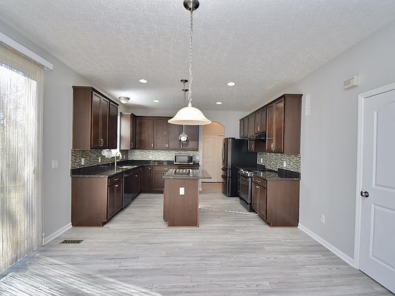 2nd image of 7965 Summerlin Blvd