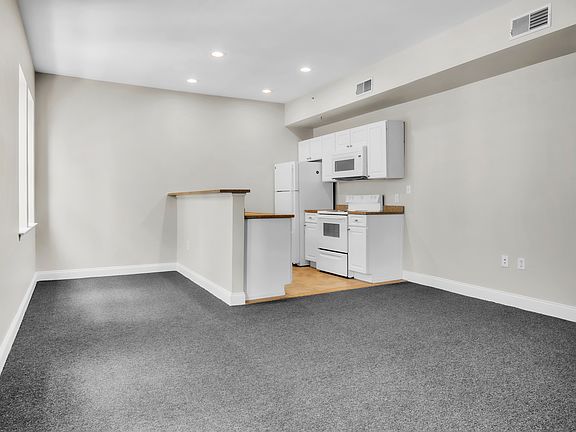 2nd image of 210-419 Farmington Ave #D419