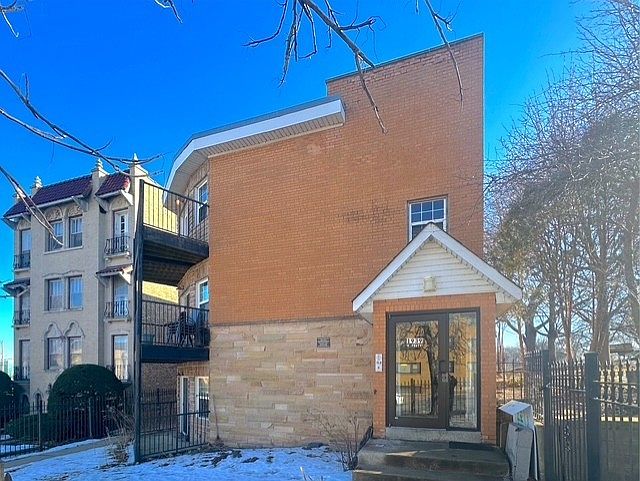 1st image of 1939 W Pratt Blvd #3