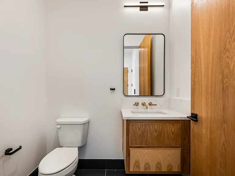 905 SE 4th St #210 — Photo 11