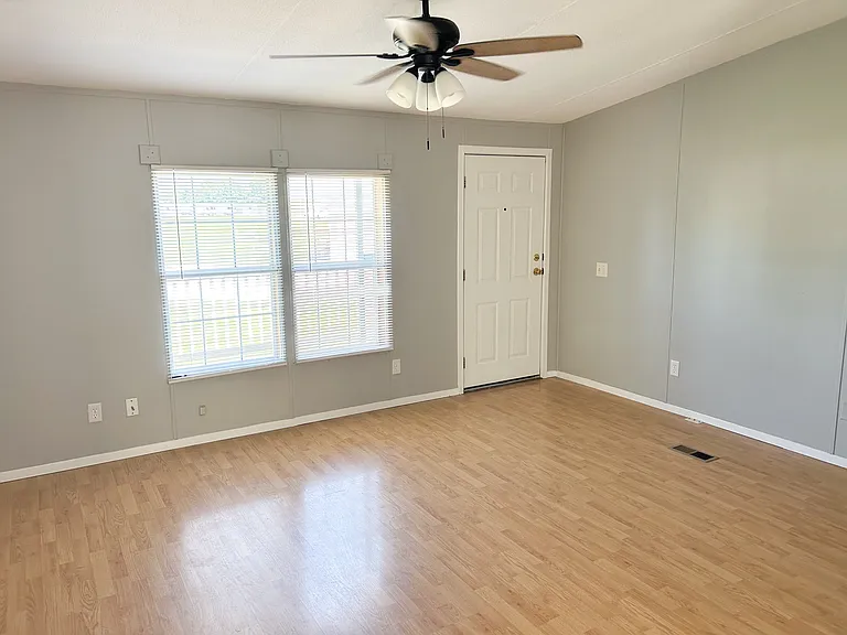128 Kayla Dr — Photo 9