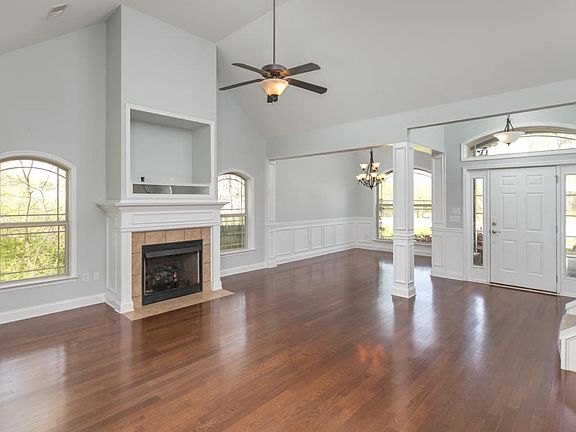 4th image of 2626 Waterhaven Dr