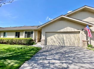 1807 Hunters Ln #17, Lake Orion, MI 48360